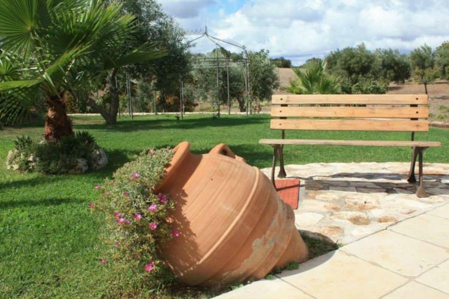 Hostal Trulli Fogliarella Ostuni Exterior foto